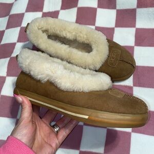 UGG moccasin slippers women’s size 6